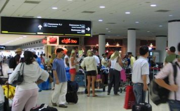 Το Στέιτ Ντιπάρτμεντ ανακοίνωσε ότι ανακλήθηκαν λίγοτερες από 60.000 βίζες…