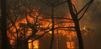 Καίγεται η Αθήνα φωτιές σε Ν. Βουτσα , Αγ. Ανδρέα Μάτι Κάλαμο