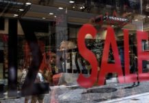 “Πρεμιέρα” για τις ενδιάμεσες φθινοπωρινές εκπτώσεις "Πρεμιέρα" για τις ενδιάμεσες φθινοπωρινές εκπτώσεις