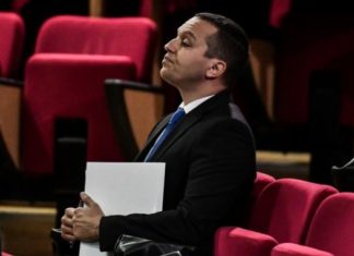 Δίκη Χρυσής Αυγής:Συνεχίζονται οι εντάσεις στην αίθουσα Δίκη Χρυσής Αυγής:Συνεχίζονται οι εντάσεις στην αίθουσα