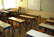 Θεσσαλονίκη: Διαμαρτυρία γονέων στις ράγες των τρένων για τα σχολικά κενά