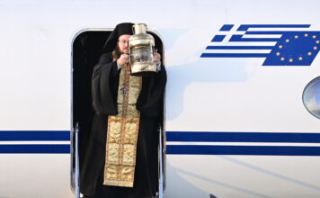 Άφιξη του Αγίου Φωτός στο «Ελευθέριος Βενιζέλος»