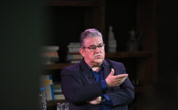 Ο Δημήτρης Κουτσούμπας στην εκδήλωση-συζήτηση με εργαζόμενους και συνδικαλιστές στη Θεσσαλονίκη