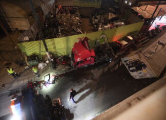Σοβαρό Τροχαίο: Φορτηγό Έπεσε από τη Γέφυρα της Πέτρου Ράλλη στη Λεωφόρο Θηβών