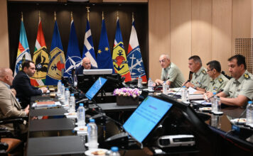 Συνάντηση του Υπουργού Εθνικής Άμυνας Ν. Δένδια με τον Υφυπουργό Εθνικής Οικονομίας και Οικονομικών, αρμόδιο για τη Δημοσιονομική Πολιτική, Θ. Πετραλιά