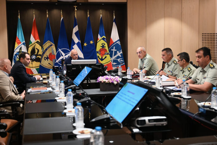 ΣΥΝΑΝΤΗΣΗ ΤΟΥ ΥΠΟΥΡΓΟΥ ΑΜΥΝΑΣ ΝΙΚΟΥ ΔΕΝΔΙΑ ΜΕ ΤΟΝ ΥΦΥΠΟΥΡΓΟ ΟΙΚΟΝΟΜΙΚΩΝ ΘΑΝΟ ΠΕΤΡΑΛΙΑ (ΔΙΕΥΘΥΝΣΗ ΕΝΗΜΕΡΩΣΗΣ ΥΠΟΥΡΓΕΙΟΥ ΑΜΥΝΑΣ/EUROKINISSI)