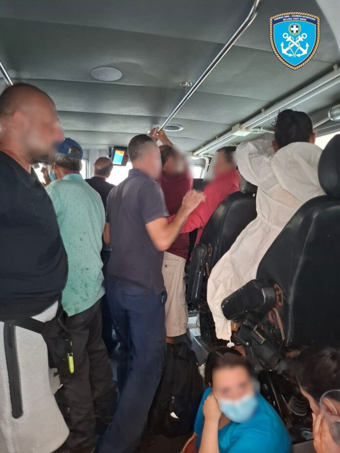 Επιχειρήσεις απεγκλωβισμού σε Χίο και Πάτρα λόγω εκδήλωσης πυρκαγιών