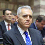 Ο Μάξιμος Χαρακόπουλος νέος Γραμματέας της ΚΟ της ΝΔ με συμβολική γραβάτα με ελληνικές σημαίες