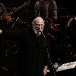 «Έφυγε από τη ζωή ο Διονύσης Σαββόπουλος — Ο τραγουδοποιός που σφράγισε τη σύγχρονη Ελλάδα