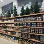 Η μαγεία των Χριστουγέννων επέστρεψε: Τα στολίδια κατέκλυσαν τα μαγαζιά!