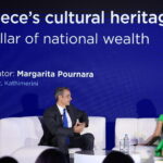 Ο Κυριάκος Μητσοτάκης συζητά με τη Victoria Hislop για το μέλλον του ελληνικού τουρισμού