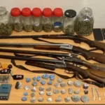 Συνελήφθησαν 69χρονη και οι δύο γιοί της για διακίνηση ναρκωτικών από κατάστημα υγειονομικού ενδιαφέροντος