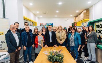 Δήμος Αθηναίων: Δωρεάν ηλεκτρικό ρεύμα για 22 χρόνια σε τρεις μονογονεϊκές οικογένειες