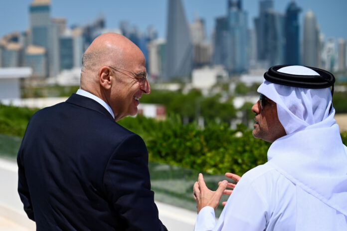 ΕΠΙΣΚΕΨΗ ΤΟΥ ΥΕΘΑ ΝΙΚΟΥ ΔΕΝΔΙΑ ΣΤΟ ΚΑΤΑΡ (ΔΙΕΥΘΥΝΣΗ ΕΝΗΜΕΡΩΣΗΣ/ΥΠΟΥΡΓΕΙΟ ΕΘΝΙΚΗΣ ΑΜΥΝΑΣ/ΕΥΑΓΓΕΛΟΣ ΚΑΡΑΪΣΚΟΣ/EUROKINISSI)