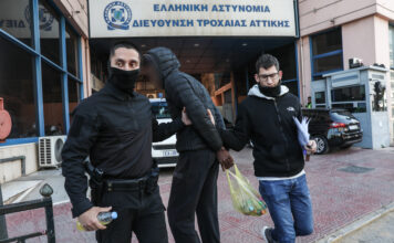 Στον εισαγγελέα ο συλληφθείς ως οδηγός της μηχανής που παρέσυρε τη 16χρονη στη Λιοσίων
