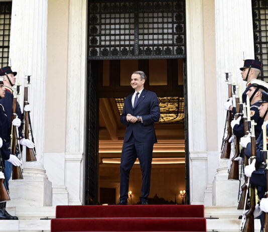 Μητσοτάκης – Εμίρης Κατάρ στο Μαξίμου: Στο επίκεντρο Μέση Ανατολή και επενδύσεις στην Ελλάδα