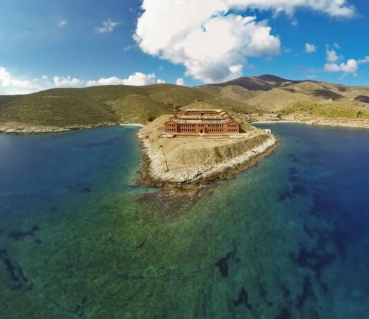 Ιστορική θεσμική κατοχύρωση για τη Γυάρο – Υπεγράφη το Προεδρικό Διάταγμα πλήρους προστασίας της περιοχής