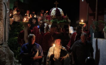 Η Περιφορά του Επιταφίου την Παραμονή του Δεκαπενταύγουστου